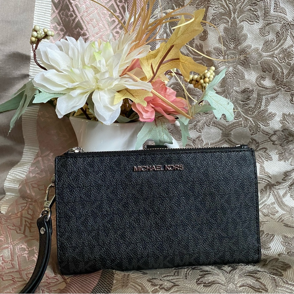 Michael Kors Signature Wristlet